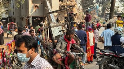 ধ্বংসস্তূপ থেকে যে যা পাচ্ছে নিয়ে যাচ্ছে