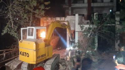 বুলডোজার দিয়ে গুঁড়িয়ে দেয়া হলো সাবেক এমপি হানিফের বাড়ি