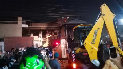 বুলডোজার দিয়ে গুঁড়িয়ে দেয়া হলো ‘শেখ বাড়ি’