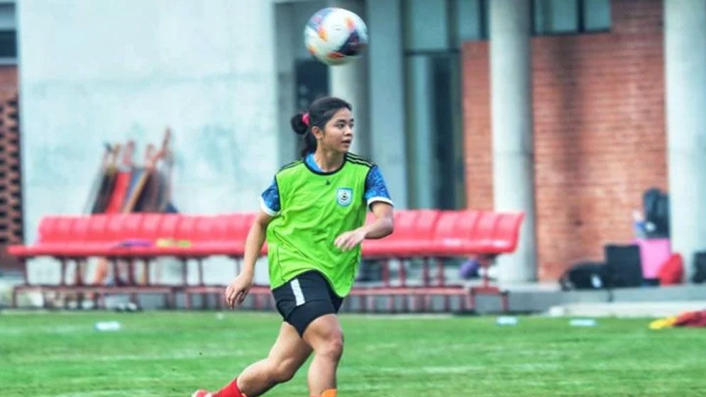 ধর্ষণ-হত্যার হুমকি পাচ্ছেন বাংলাদেশের তারকা ফুটবলার সুমাইয়া