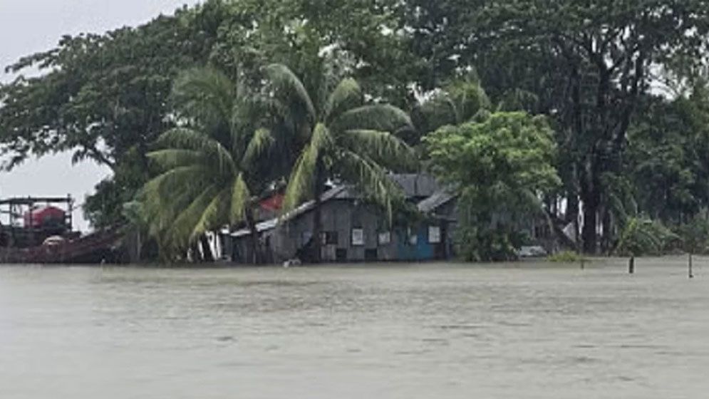 স্থলভাগে নিম্নচাপ, ৫ বিভাগে অতি ভারী বৃষ্টির আশঙ্কা
