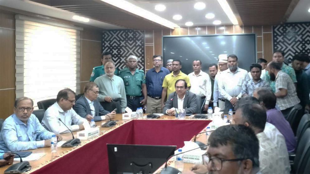 কর্মচারীদের দাবি প্রধান উপদেষ্টার কাছে তুলে ধরবেন মন্ত্রিপরিষদ সচিব