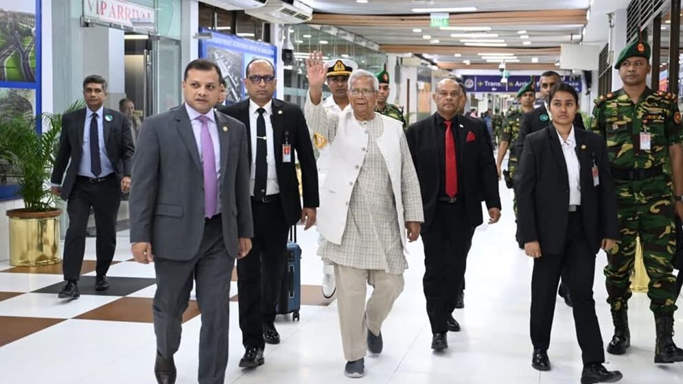 জাপানের উদ্দেশে ঢাকা ছেড়েছেন প্রধান উপদেষ্টা 