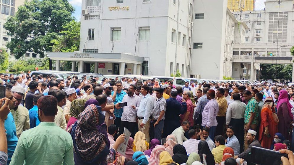 সচিবালয়ে সঙ্কট নিরসনে ৮ সদস্যের সচিব কমিটি