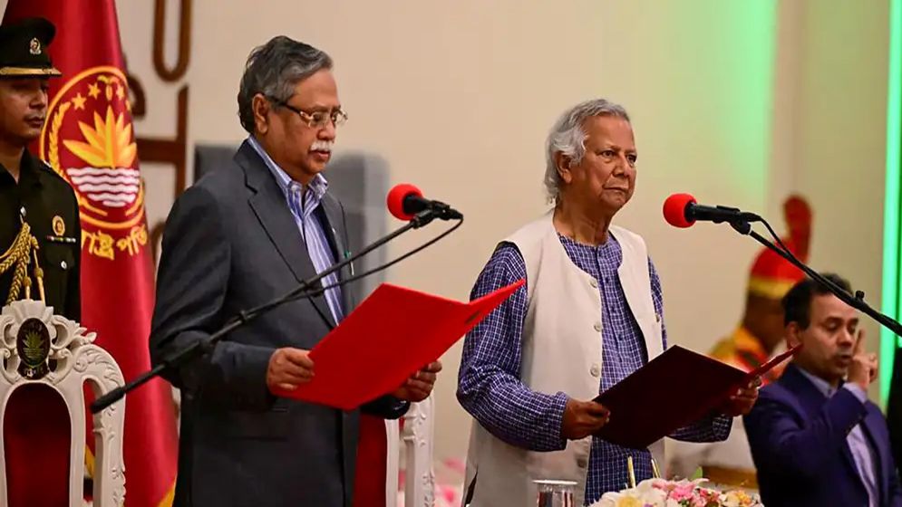 ড. ইউনূসের অন্তর্বর্তী সরকার যেসব কারণে চাপে