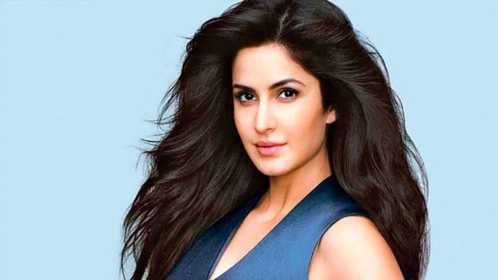 ৪১ বছরেও মুখে বলিরেখা নেই, কী দিয়ে রূপচর্চা করেন ক্যাটরিনা?