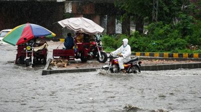 পাকিস্তানে ঝড়-বৃষ্টিতে ১৩ জনের মৃত্যু, আহত ৯২