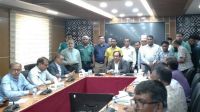কর্মচারীদের দাবি প্রধান উপদেষ্টার কাছে তুলে ধরবেন মন্ত্রিপরিষদ সচিব