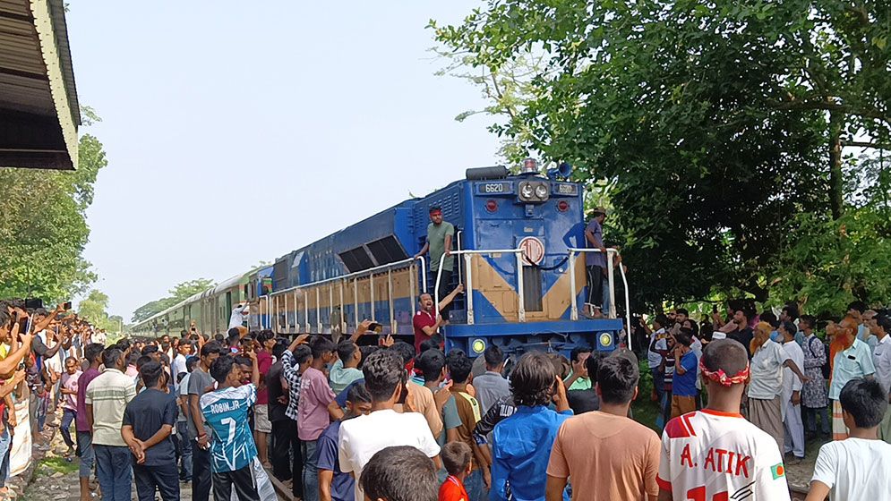 ঢাকা-রাজশাহী রুটে ট্রেন চলাচল স্বাভাবিক