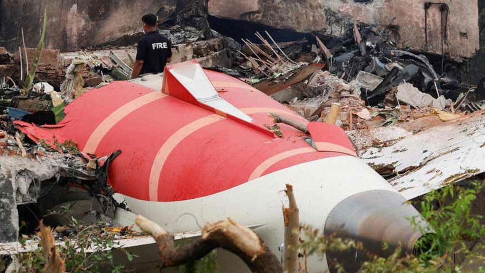 হোস্টেলের ছাদে মিলল বিধ্বস্ত সেই বিমানের ব্ল্যাকবক্স