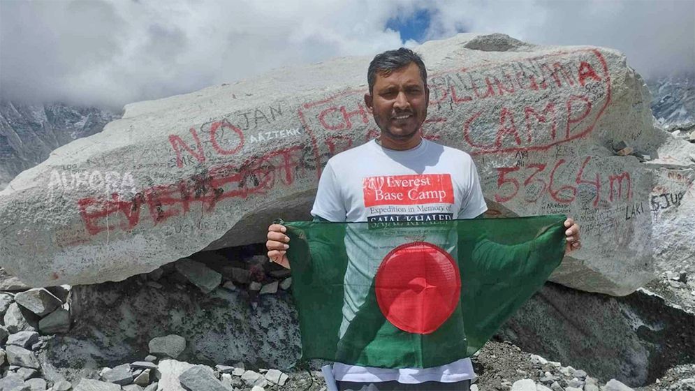 প্রয়াত বন্ধু সজল খালেদের স্মরণে গাজী মুনছুর আজিজের এভারেস্ট বেস ক্যাম্প অভিযান