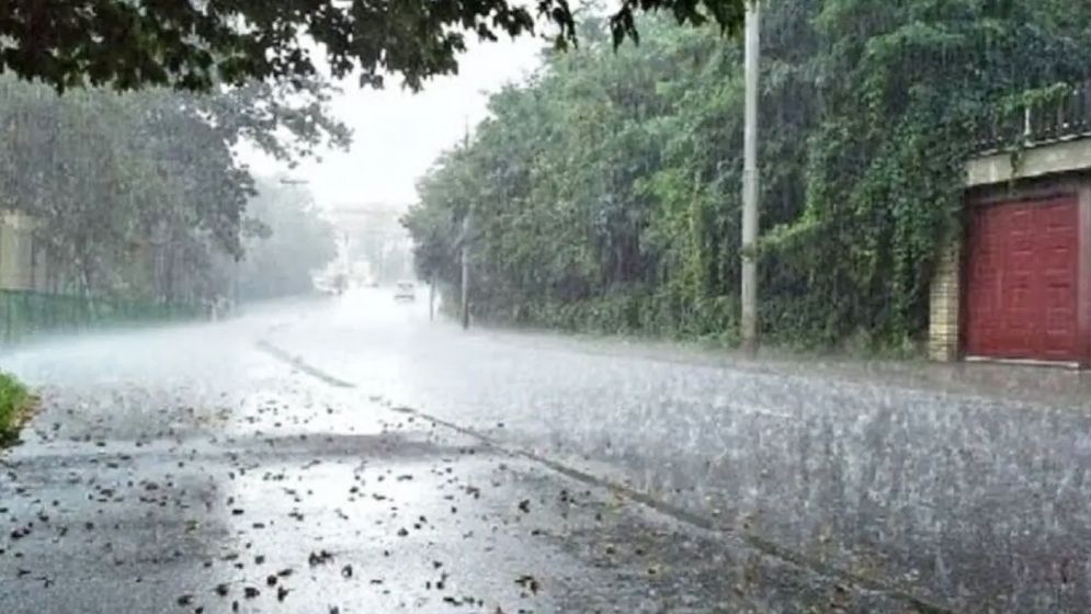 ঢাকায় বৃষ্টির সম্ভাবনা, বাড়তে পারে দিনের তাপমাত্রা
