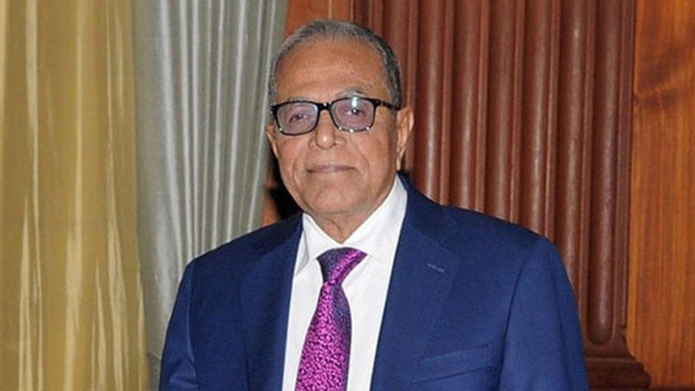 গভীর রাতে দেশে ফিরেছেন আবদুল হামিদ