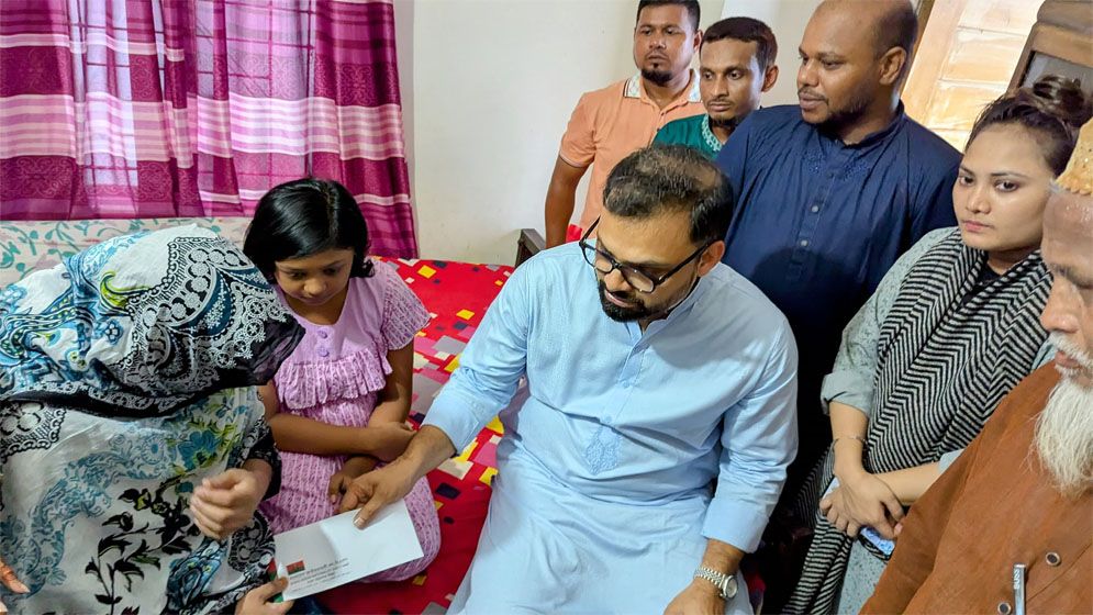 সব শহীদ পরিবারের পাশে রয়েছে বিএনপি: আমিনুল হক