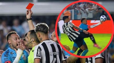 হাত দিয়ে গোল করে লালকার্ড পেলেন নেইমার