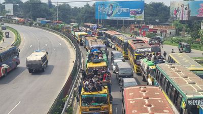 ঈদযাত্রায় যাত্রীদের চরম ভোগান্তি, যমুনা সেতুতে দীর্ঘ যানজট