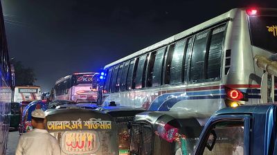 ঈদের ছুটিতে রাজধানী ছাড়ছে মানুষ