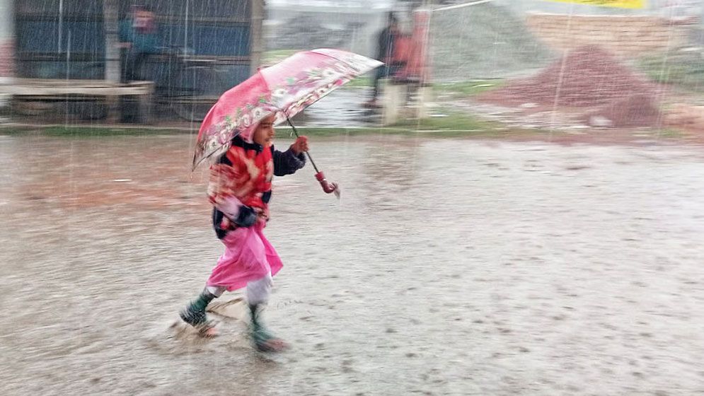 সোমবার থেকে অতি ভারী বৃষ্টির আভাস, ভূমিধসের শঙ্কা