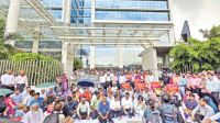 রাজস্বকর্মীদের ‘কমপ্লিট শাটডাউন’: সারাদেশে অচল ব্যবসা-বাণিজ্য