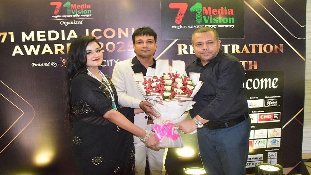বিশেষ সম্মাননায় ভূষিত লেখক রিফাত মাহবুব সাকিব