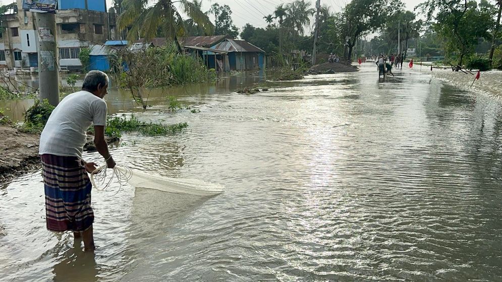 ফেনীতে ফের বন্যার ছোবল, এবারও কয়েক কোটি টাকার ক্ষতির শঙ্কা