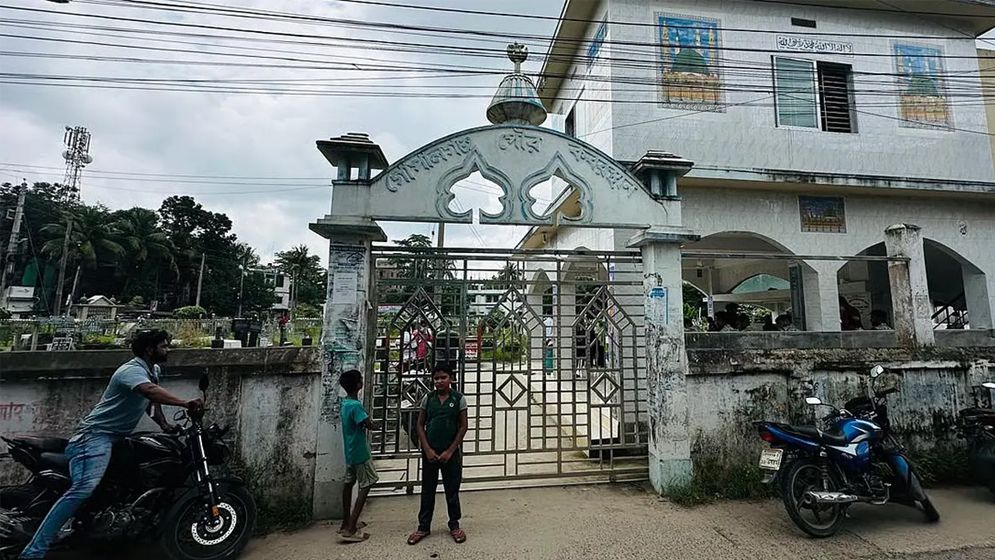 গোপালগঞ্জে নিহত ৩ জনের মরদেহ উত্তোলনের নির্দেশ