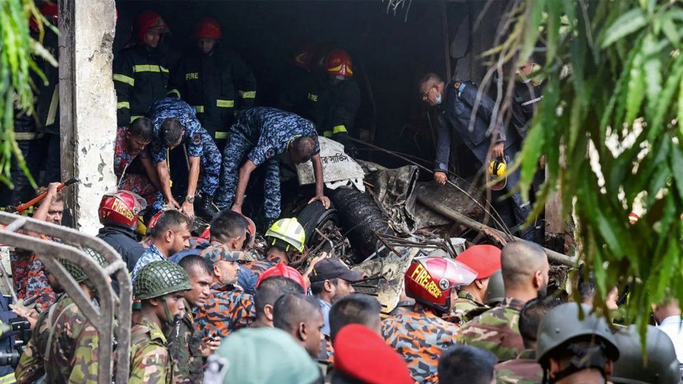 যুদ্ধবিমান বিধ্বস্তে মৃতের সংখ্যা বেড়ে ৩১