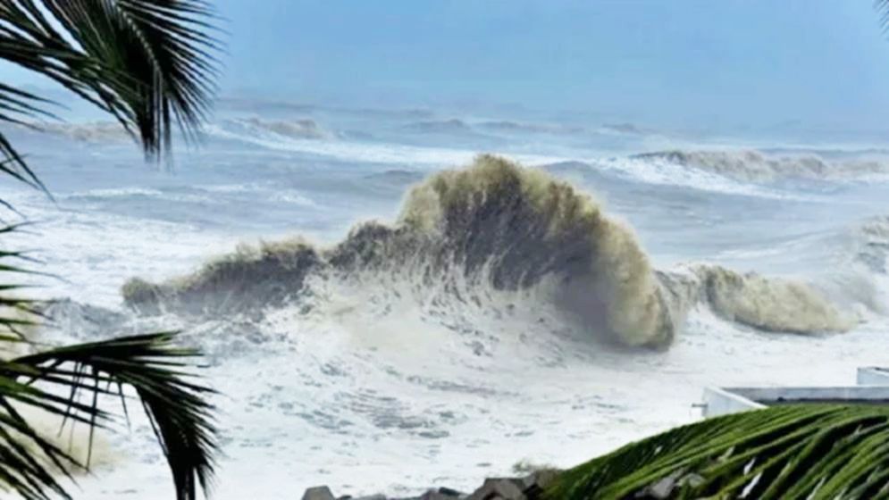 সাগরে লঘুচাপ, চার বন্দরে ৩ নম্বর সতর্ক সংকেত