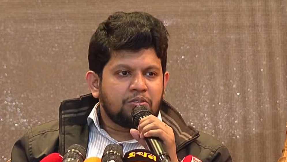‘নতুন একটি দলের কয়েকজন মহারথী’ বলার পর বক্তব্য পাল্টালেন উপদেষ্টা মাহফুজ