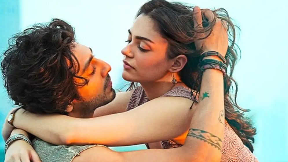 সাইয়ারা ছবির একটি দৃশ্যে আহান পাণ্ডে এবং আনীত পাড্ডা। ছবি : সংগৃহীত