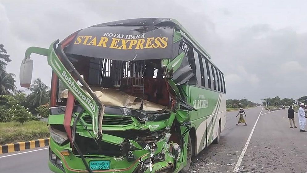 ঢাকা-ভাঙ্গা এক্সপ্রেসওয়েতে বাসের সংঘর্ষে আহত ৮, চালক পলাতক