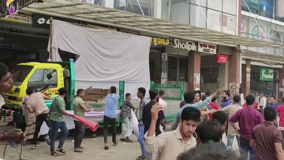 নাসীরুদ্দীনের ‘আপত্তিকর’ বক্তব্য: বিএনপির বিক্ষোভের মুখে এনসিপির সভা পণ্ড