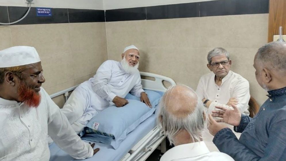 জামায়াত আমিরকে দেখতে হাসপাতালে মির্জা ফখরুল