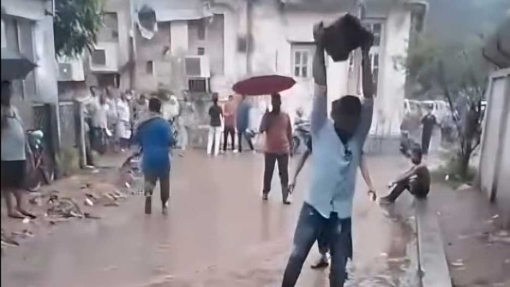 পুরান ঢাকায় প্রকাশ্যে মাথা থেঁতলে হত্যা: গ্রেপ্তার ৪, বহিষ্কার যুবদলের দুই নেতা