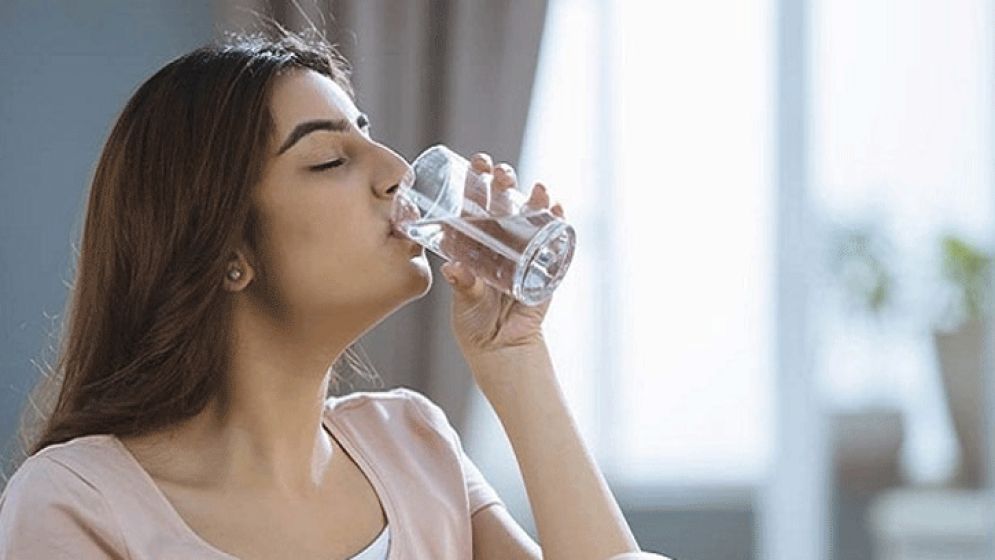 সকালে খালি পেটে যতটুকু পানি পান করবেন