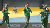 পেসারদের আগুনে শুরু, ব্যাকফুটে শ্রীলঙ্কা