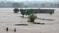 টানা বৃষ্টিতে পাকিস্তানে ভয়াবহ বন্যা, মৃত্যু ২০০ ছাড়িয়েছে