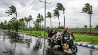 ১০ অঞ্চলে ৬০ কিমি বেগে ঝড়ের আভাস