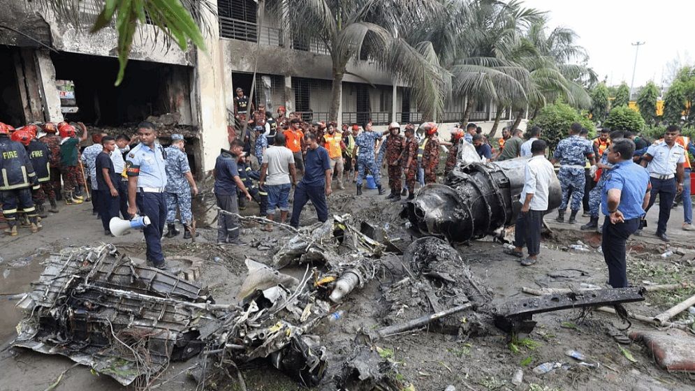 উত্তরায় বিমান বিধ্বস্ত: মৃতের সংখ্যা বেড়ে ৩২