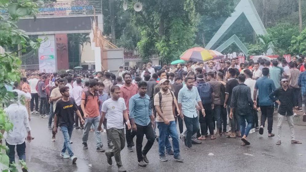 বৃষ্টি উপেক্ষা করে শাহবাগে ছাত্রদল নেতাকর্মীদের ঢল