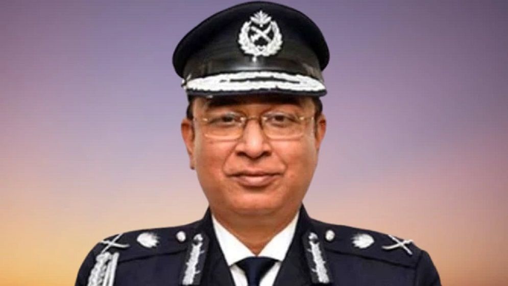 সাবেক আইজিপি জাবেদ পাটোয়ারীসহ পাঁচজনের বিরুদ্ধে গ্রেপ্তারি পরোয়ানা