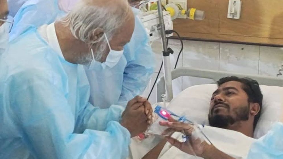 নুরের শারীরিক অবস্থা এখন কেমন, জানালেন ঢামেক পরিচালক