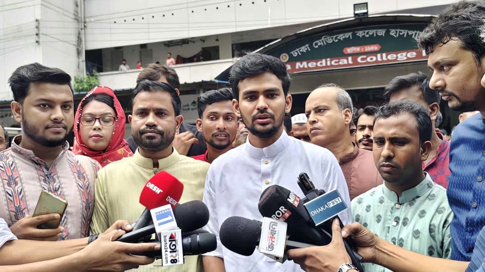 আ.লীগ আমলেও এমন হামলা হয়নি, এর দায় সরকারকে নিতে হবে : উপদেষ্টা আসিফ