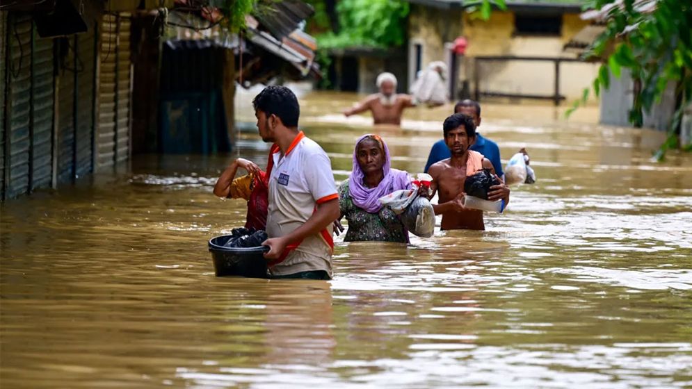 টানা বৃষ্টিতে ১০ জেলায় বন্যার শঙ্কা