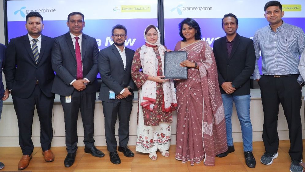 সুদবিহীন কিস্তিতে স্মার্টফোন দিচ্ছে গ্রামীনফোন