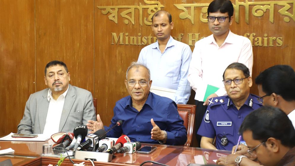 লুট হওয়া অস্ত্র উদ্ধারে তথ্যদাতাদের জন্য নগদ পুরস্কার ঘোষণা