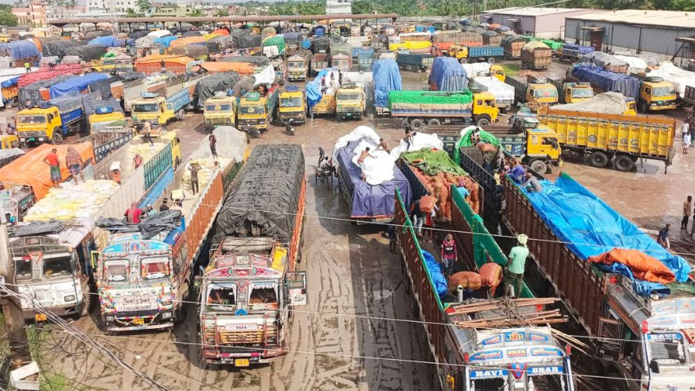 ভারত থেকে ৩ দিনে দুই হাজার টন পেঁয়াজ আমদানি