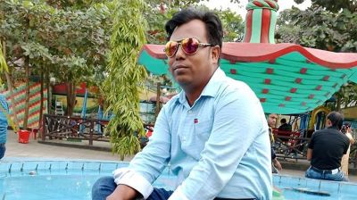 সাংবাদিককে প্রকাশ্যে কুপিয়ে হত্যা করল চাঁদাবাজরা!