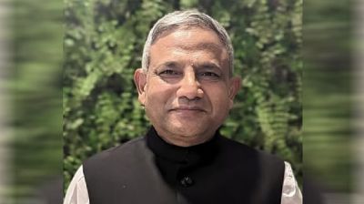 হাসিনার সাবেক সামরিক সচিব মিয়াজী ও তার স্ত্রী-মেয়ের দেশত্যাগে নিষেধাজ্ঞা