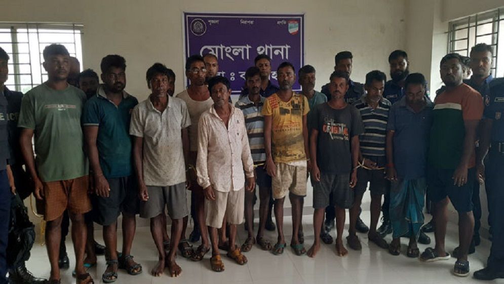 বাংলাদেশের জলসীমায় অনুপ্রবেশ, আটক ১৪ ভারতীয় জেলে কারাগারে